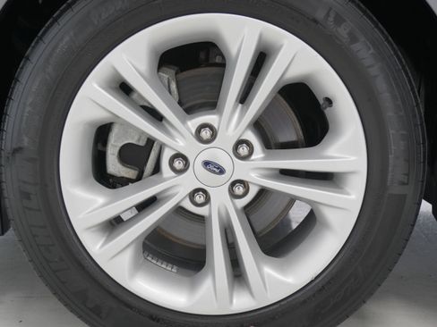 Used 2018 Ford Taurus SE image 23