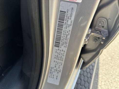 Used 2019 RAM 1500 Laramie image 36