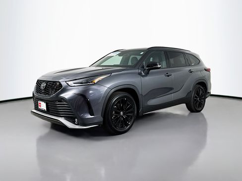 Certified 2025 Toyota Highlander XSE AWD/4WD image 3