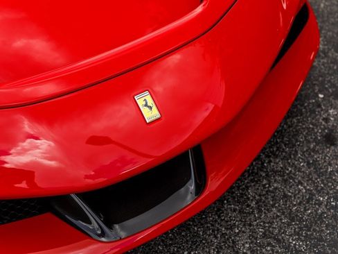 Used 2022 Ferrari SF90 Spider image 10