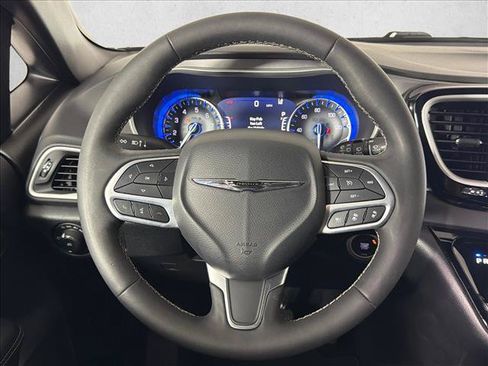 Used 2025 Chrysler Pacifica Select FWD image 22