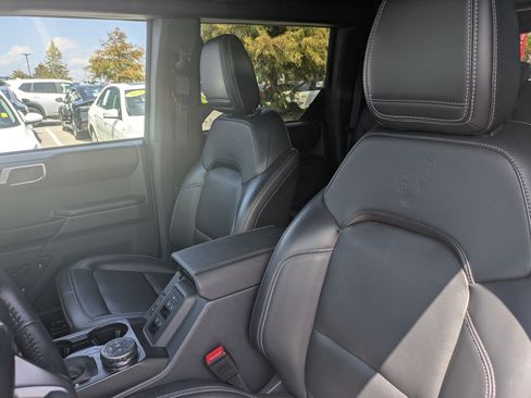 Used 2025 Ford Bronco Outer Banks AWD/4WD image 16