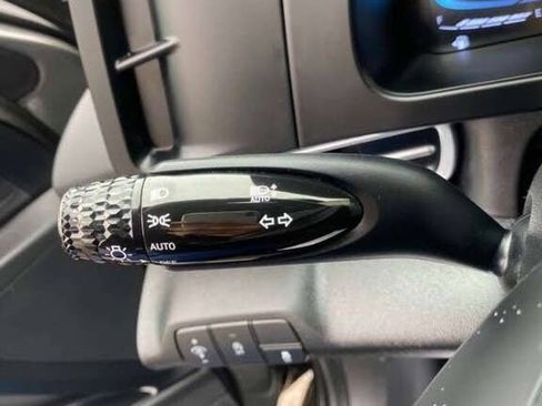 Used 2025 Hyundai Elantra SE image 18