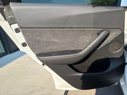 Used 2023 Tesla Model Y Long Range AWD/4WD image 19