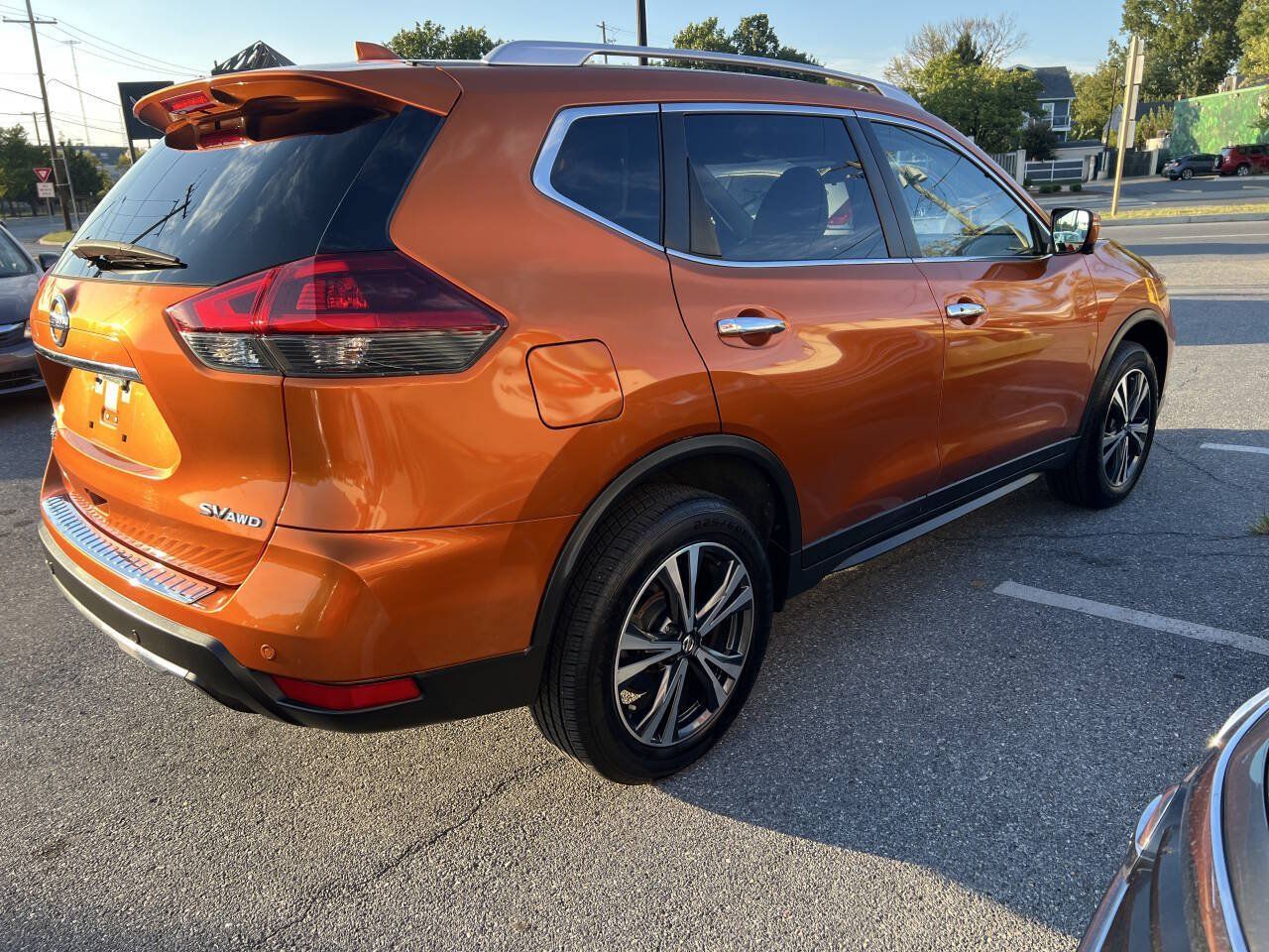 Used 2019 Nissan Rogue SV w/ Sun & Sound Touring Package AWD/4WD image 5