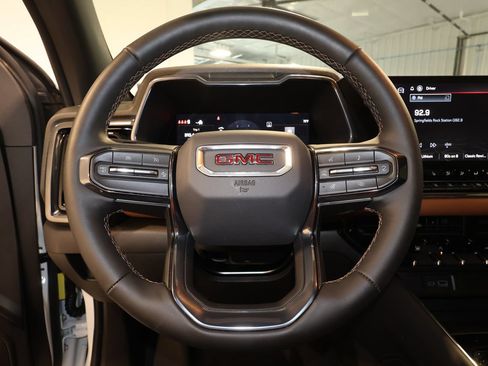 Used 2026 GMC Canyon AT4 w/ Technology Plus Package AWD/4WD image 10