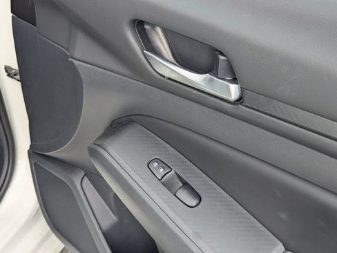 Used 2025 Nissan Altima 2.5 SV FWD image 33