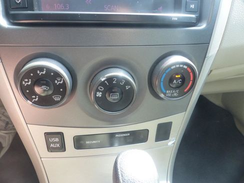 Used 2013 Toyota Corolla LE FWD image 22