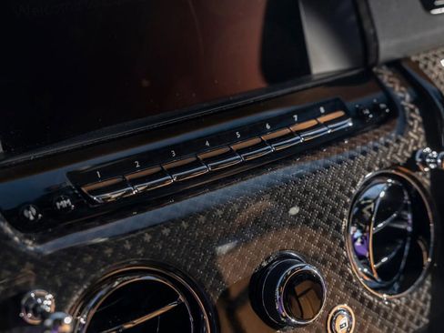 Used 2024 Rolls-Royce Cullinan Black Badge w/ Dark Exterior Package image 25