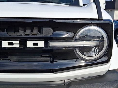 Used 2023 Ford Bronco Outer Banks image 9