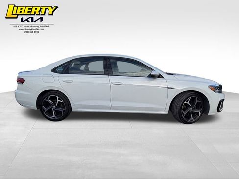 Used 2020 Volkswagen Passat 2.0T R-Line image 8