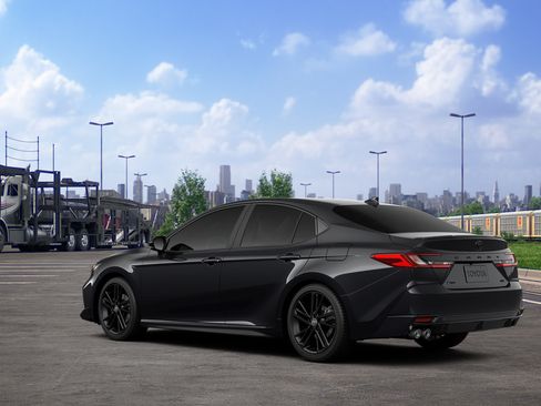 New 2026 Toyota Camry Hybrid FWD image 8