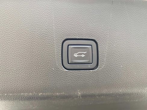 Used 2023 Chevrolet Traverse High Country image 5