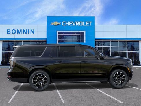 New 2026 Chevrolet Suburban RST image 6