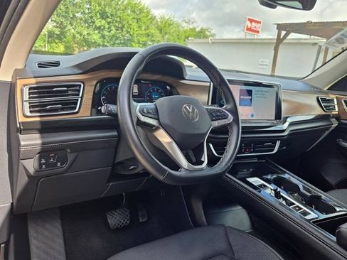 Used 2025 Volkswagen Atlas SE FWD image 15