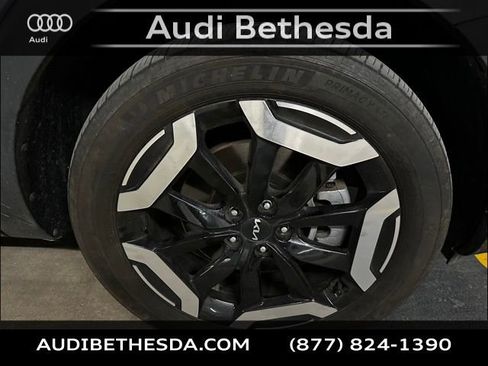 Used 2023 Kia Telluride EX w/ EX Captain's Chair Package image 9