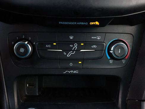 Used 2016 Ford Focus SE FWD image 33