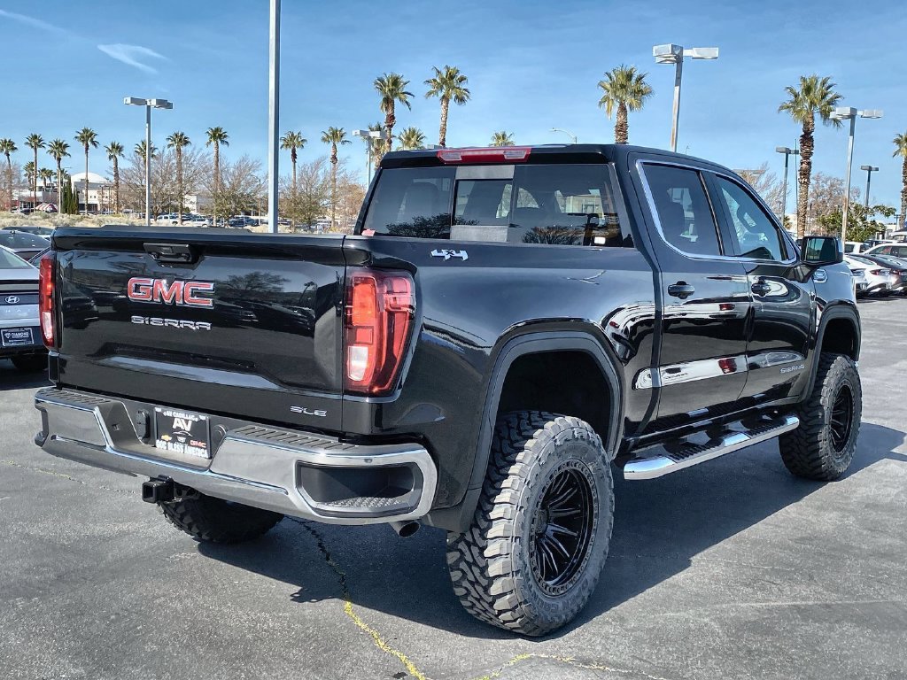 New 2026 GMC Sierra 1500 SLE w/ Preferred Package AWD/4WD image 13