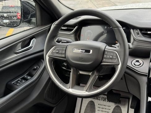 Used 2024 Jeep Grand Cherokee L Altitude AWD/4WD image 10