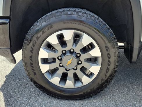 Used 2025 Chevrolet Silverado 2500 Custom w/ Custom Value Package image 6