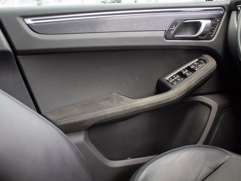 Used 2022 Porsche Macan GTS image 19