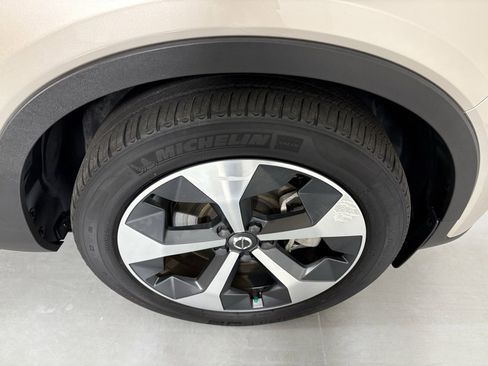 Used 2024 Volvo XC40 B5 Core image 11