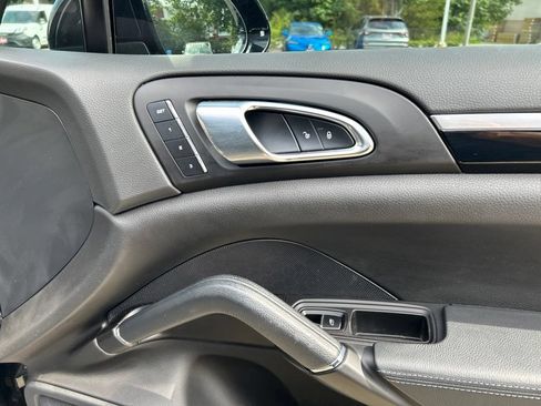 Used 2016 Porsche Cayenne AWD/4WD image 23