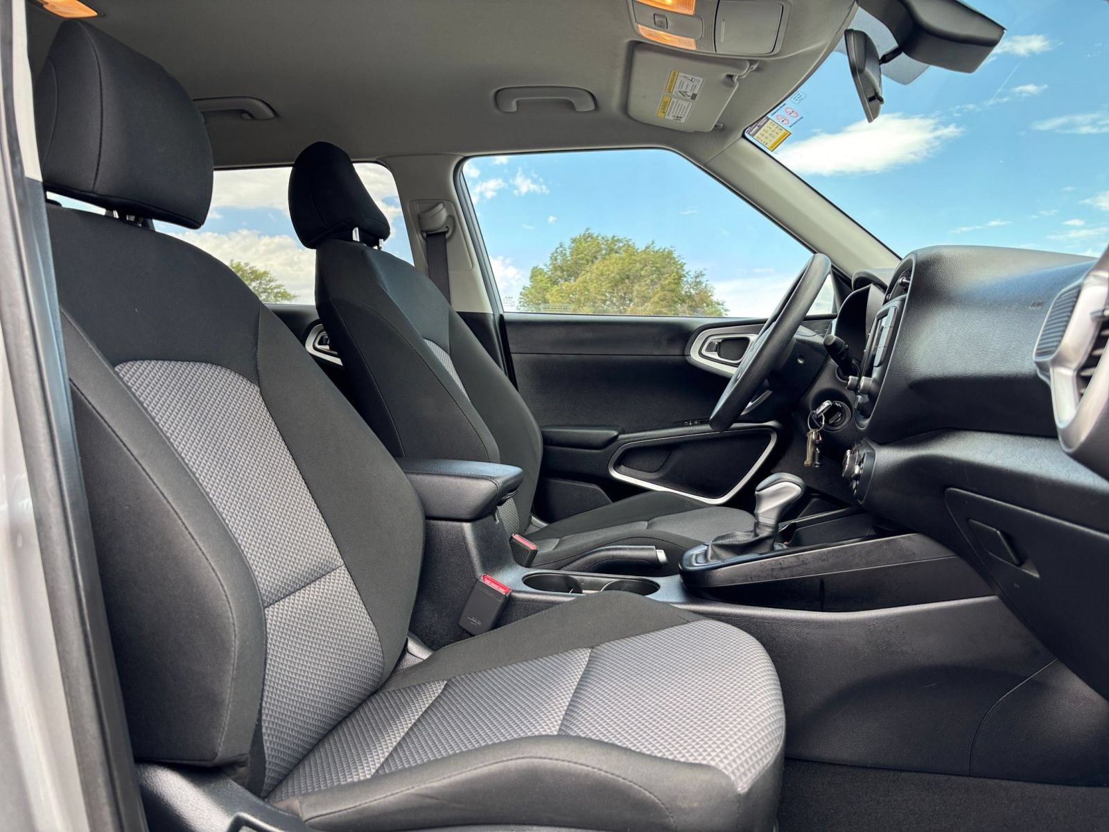 Used 2025 Kia Soul LX w/ LX Technology Package FWD image 33