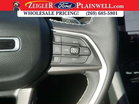 Used 2023 Jeep Grand Cherokee Limited image 28