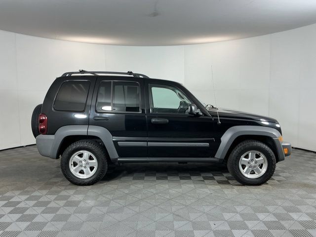 Used 2005 Jeep Liberty Sport AWD/4WD image 4