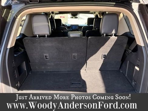 Used 2023 Ford Expedition XLT RWD image 6