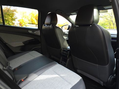 Used 2023 Volkswagen ID.4 Pro image 19