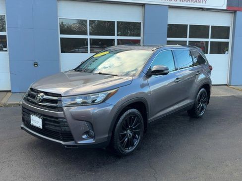Used 2019 Toyota Highlander SE AWD/4WD image 2