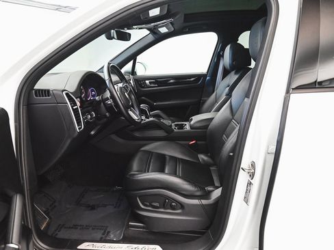 Used 2022 Porsche Cayenne Platinum Edition image 29