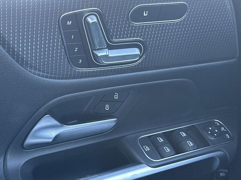 Used 2021 Mercedes-Benz GLB 250 GLB 250 image 22