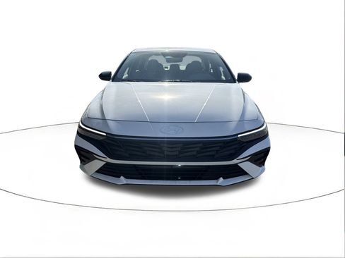 Certified 2025 Hyundai Elantra Sport image 8