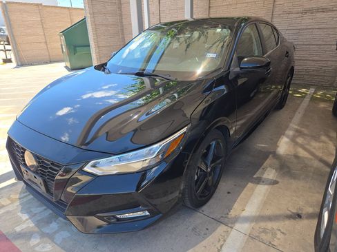 Used 2023 Nissan Sentra SR w/ Midnight Edition Package FWD image 4