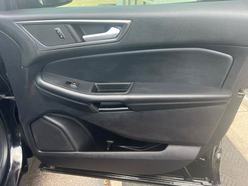 Used 2020 Ford Edge SE FWD image 18