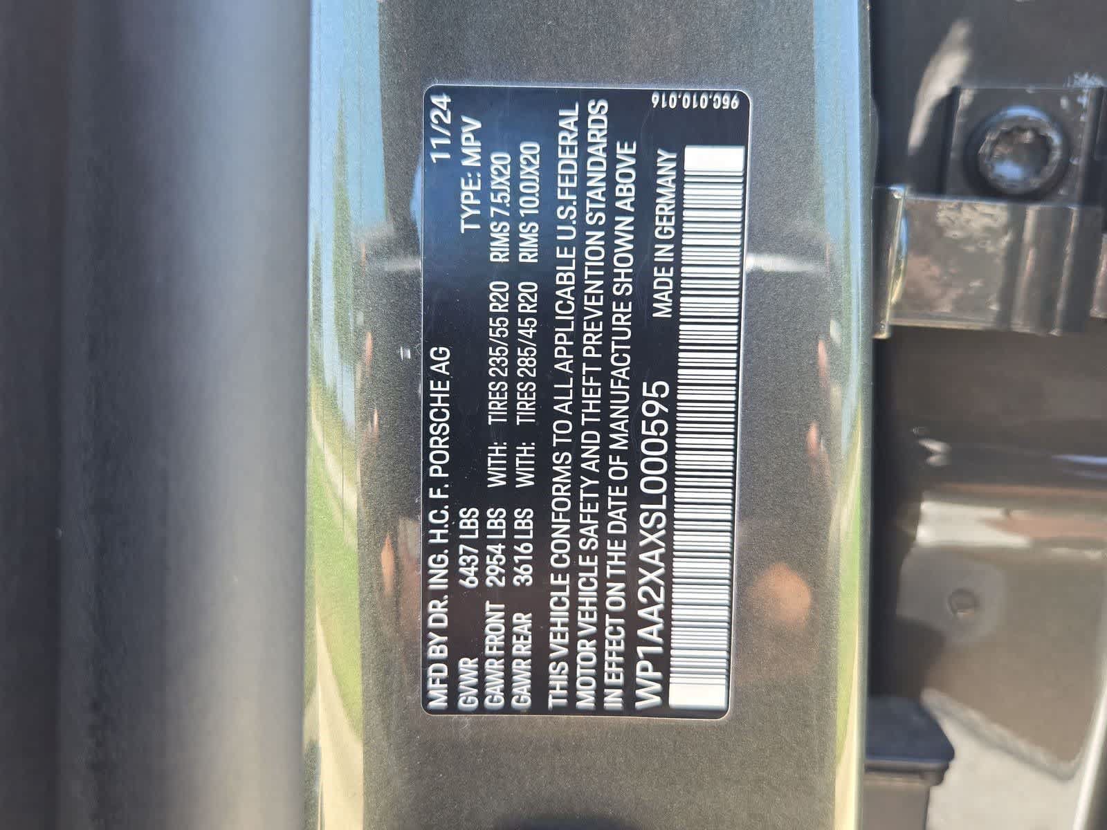 Used 2025 Porsche Macan 4 Electric AWD/4WD image 36