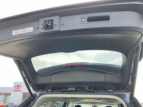 Used 2021 Toyota Highlander XLE image 26