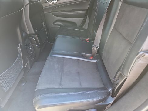 Used 2022 Jeep Grand Cherokee Laredo X image 12