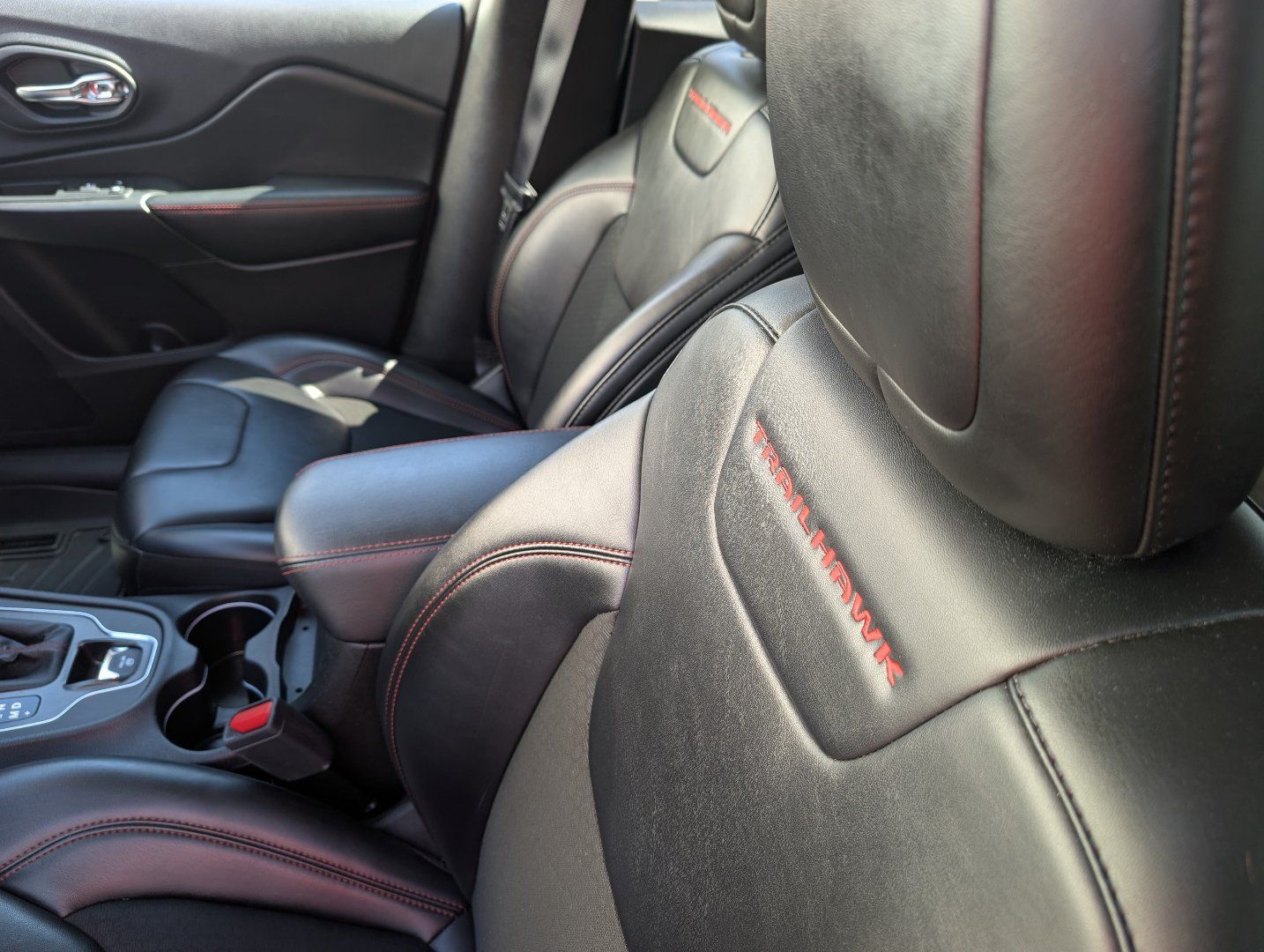 Used 2019 Jeep Cherokee Trailhawk w/ Cold Weather Group AWD/4WD image 12