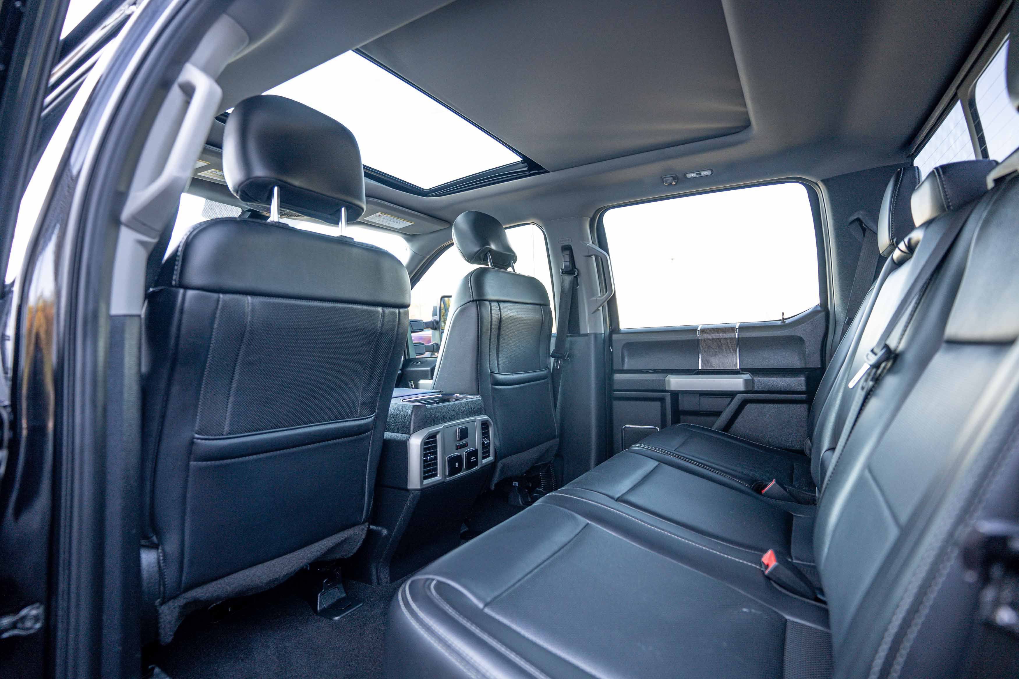 Used 2019 Ford F250 Lariat w/ Lariat Ultimate Package AWD/4WD image 14