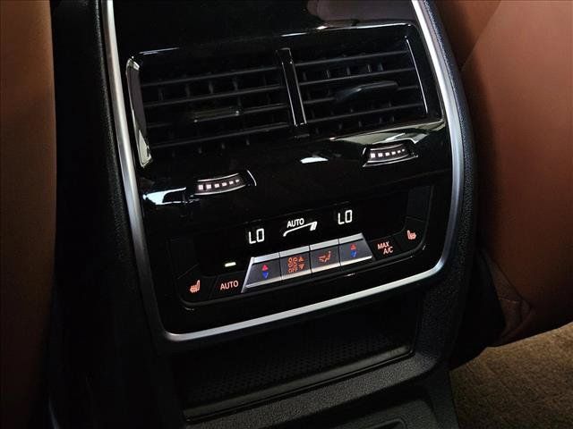 Used 2025 BMW X7 M60i AWD/4WD image 17