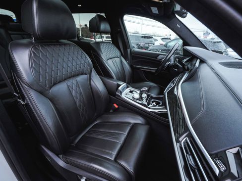 Used 2022 BMW X7 xDrive40i w/ M Sport Package image 38