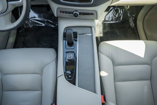 Certified 2025 Volvo XC90 T8 Plus w/ Protection Package Premier AWD/4WD image 25