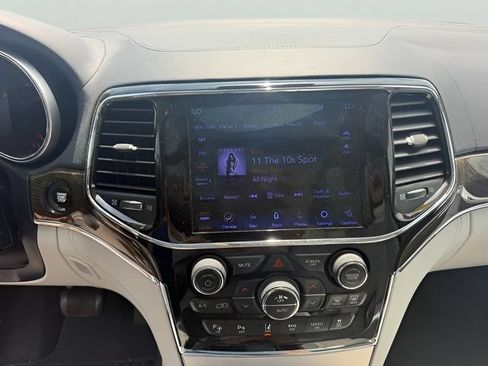 Used 2019 Jeep Grand Cherokee Summit AWD/4WD image 18