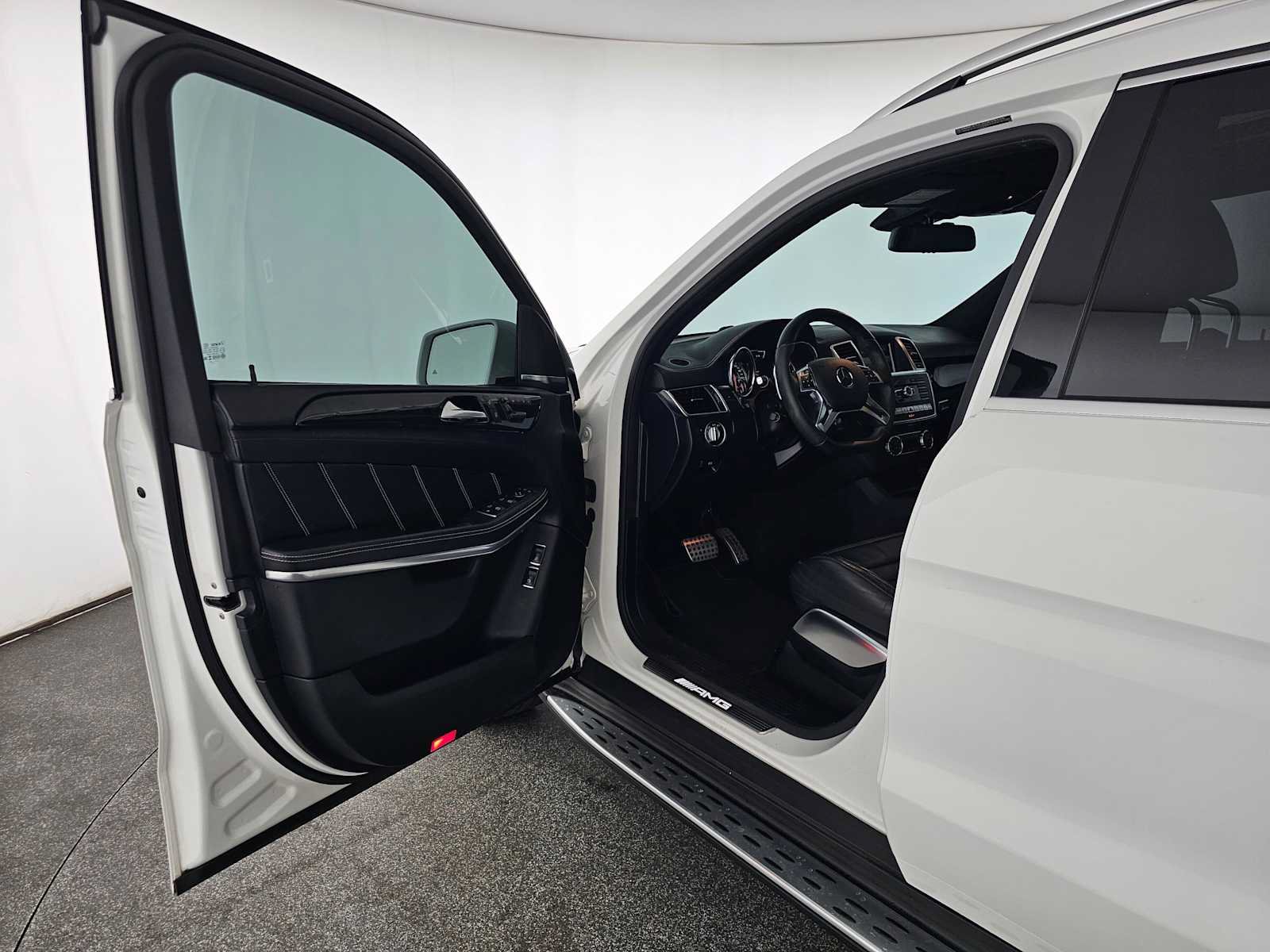 Used 2015 Mercedes-Benz GL 63 AMG 4MATIC image 21
