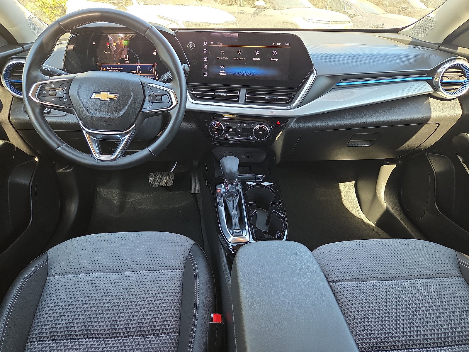 Used 2025 Chevrolet Trax LT w/ LT Convenience Package FWD image 23