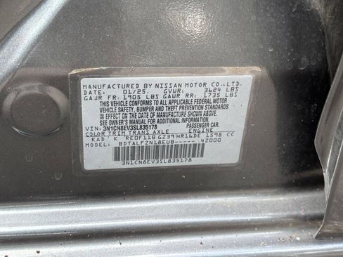 Used 2025 Nissan Versa SV FWD image 27